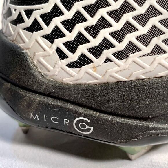 UNDER ARMOUR CLEATS - Picture 3 of 6